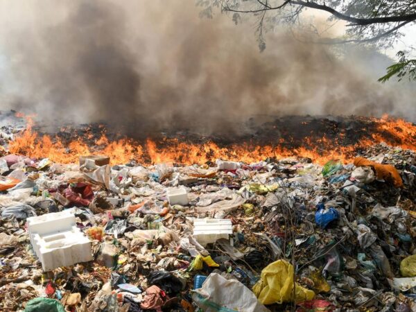 Gas Beracun dari Plastik Terbakar