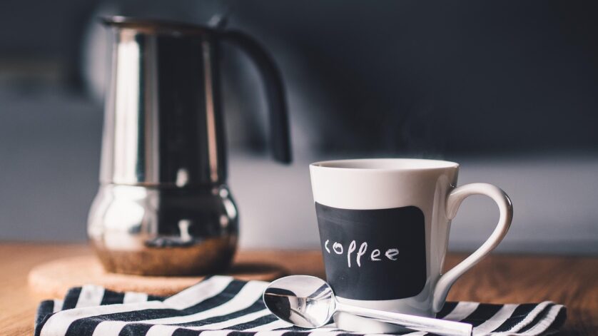 menjalankan usaha coffee shop kekinian