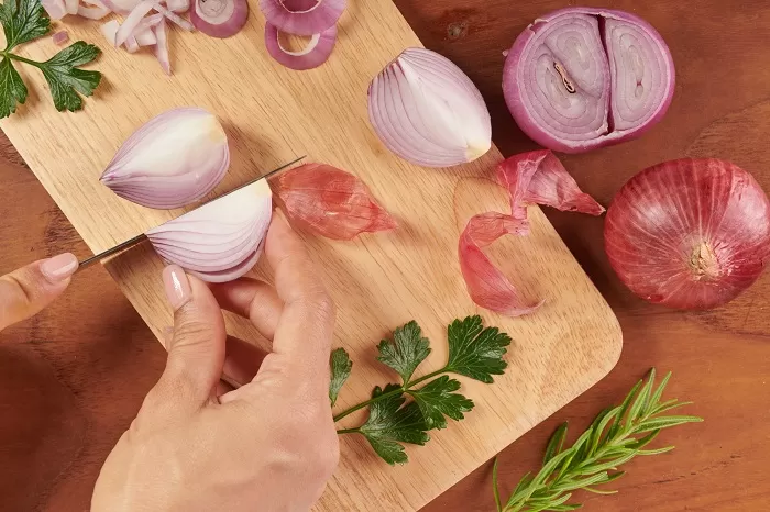 Tips Mengiris Bawang Agar Seragam