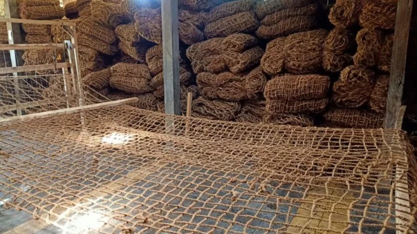 cocomesh alami untuk restorasi padang savana tropis